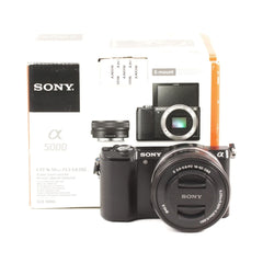 Sony a5000 + Sony E 16-50mm f/3.5-5.6 PZ OSS 1.100 scatti usato 3800223